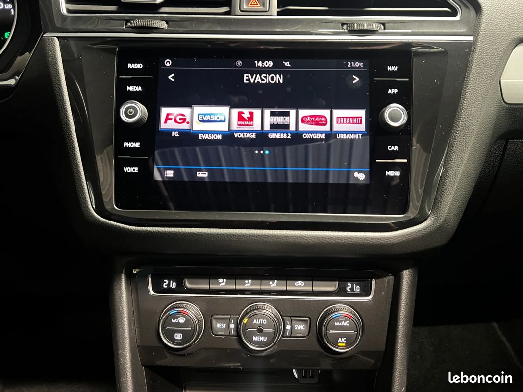 VOLKSWAGEN Tiguan 2.0 TDI 150ch Confortline - Boîte auto - CarPlay - Toit ouvrant panoramique - Régulateur de vitesse - Caméra de recul (image 18)