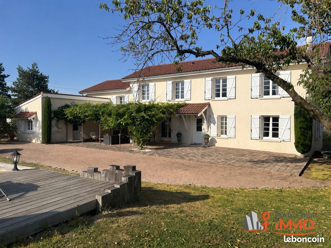 Maison 8 pièces 200 m² · à Montbrison · 200 m² · 523 000 €