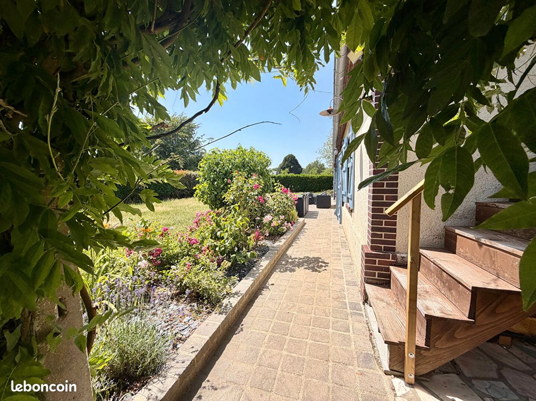 Maison 6 pièces 122 m² · à Breteuil · 122 m² · 296 800 €
