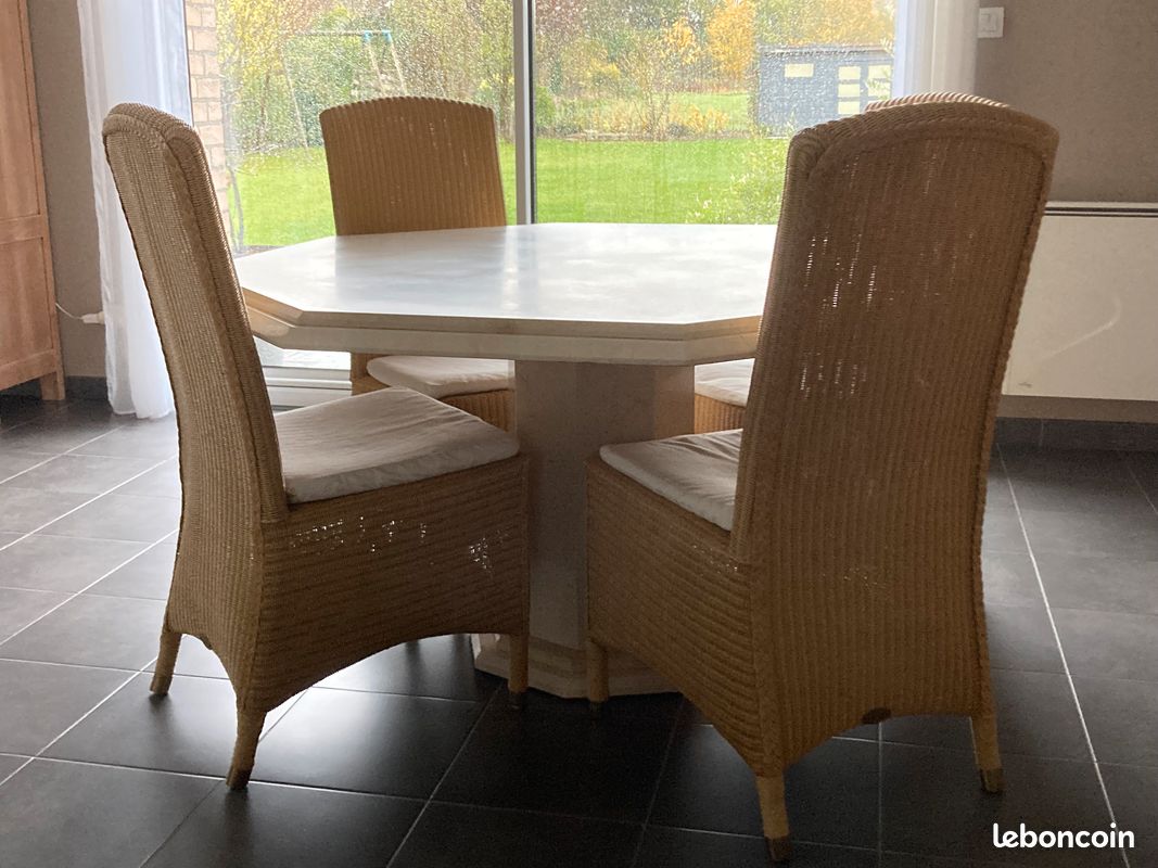 Table + chaises + meuble buffet (image 1)