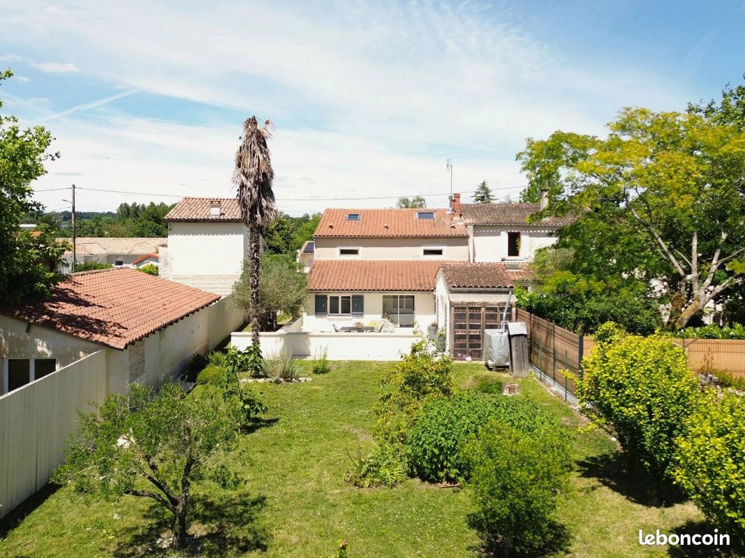 Maison 11 pièces 286 m² · à Pineuilh · 286 m² · 349 000 €