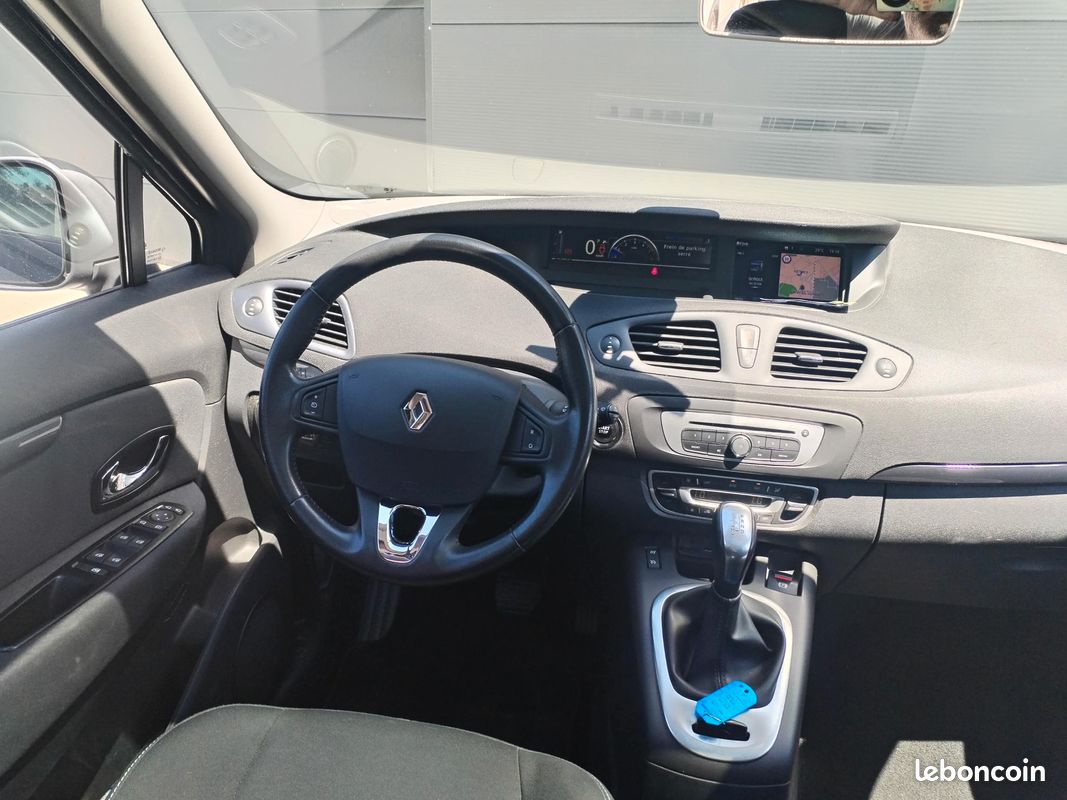 RENAULT GRAND SCENIC 1.5 DCI 110 CV BOITE AUTO Premiere main (image 5)