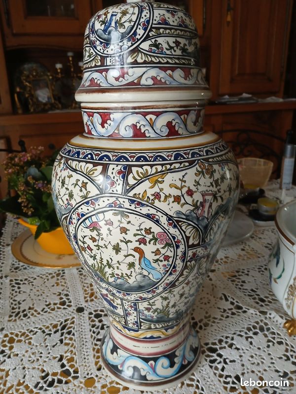 À vendre grands pots déco encore cela très ancien plus de cent cinquante ans. Dans la famille pas de livraison possible. Venir chercher sur place (image 1)