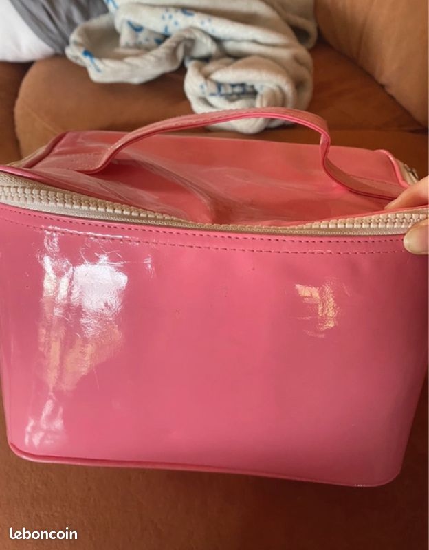 Grande trousse de toilettes (image 1)