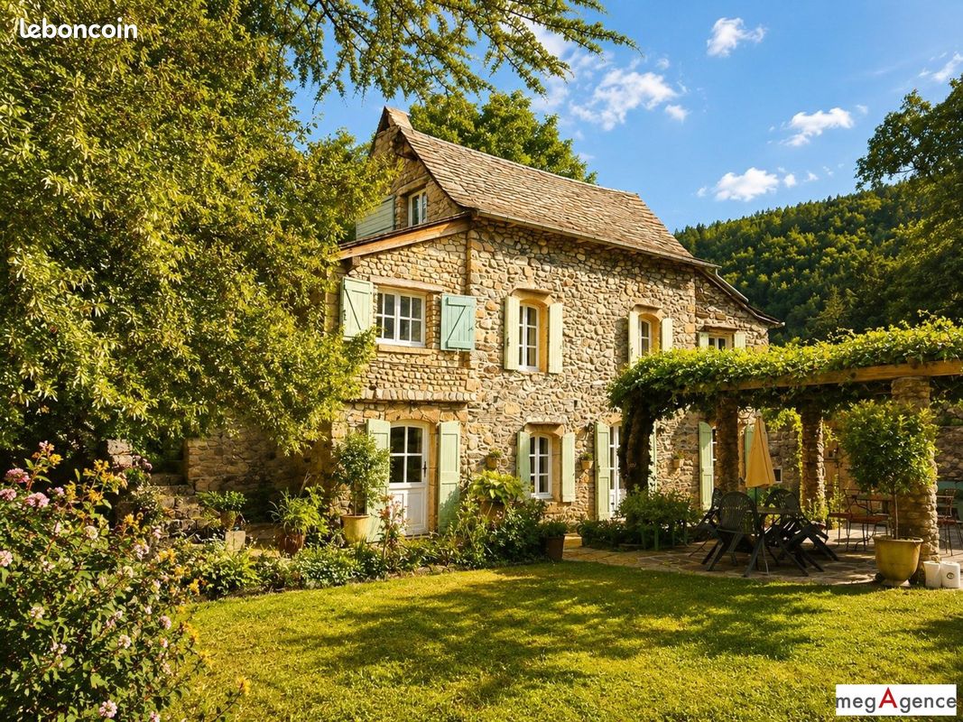 Maison 7 pièces 110 m² · à Florac Trois Rivières · 110 m² · 660 000 €