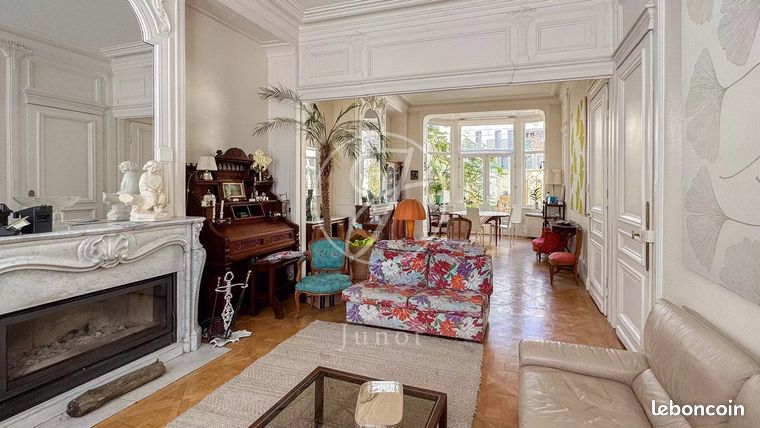 Maison 9 pièces 326 m²