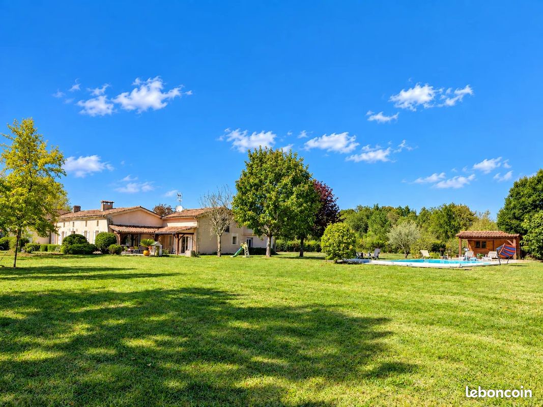 Maison 8 pièces 325 m² · à Blaye · 325 m² · 498 200 €