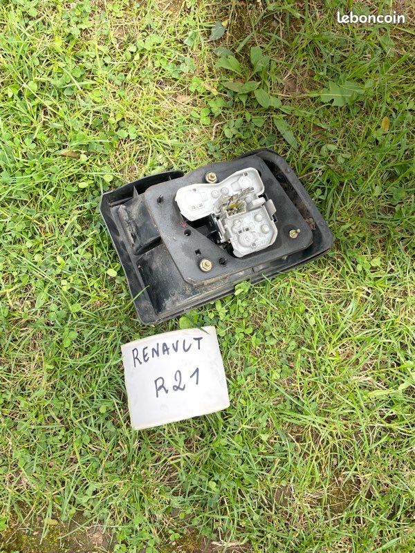Feu arrière R21 (image 2)