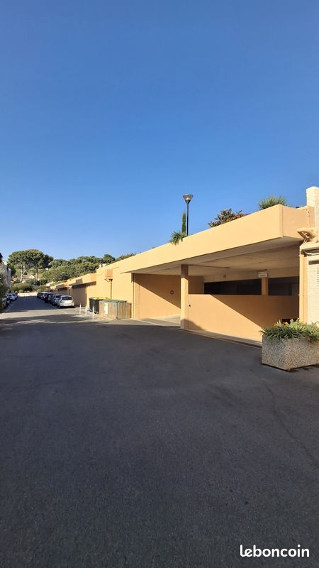 Parking/box Saint-Cyr-sur-Mer · 37 000 €