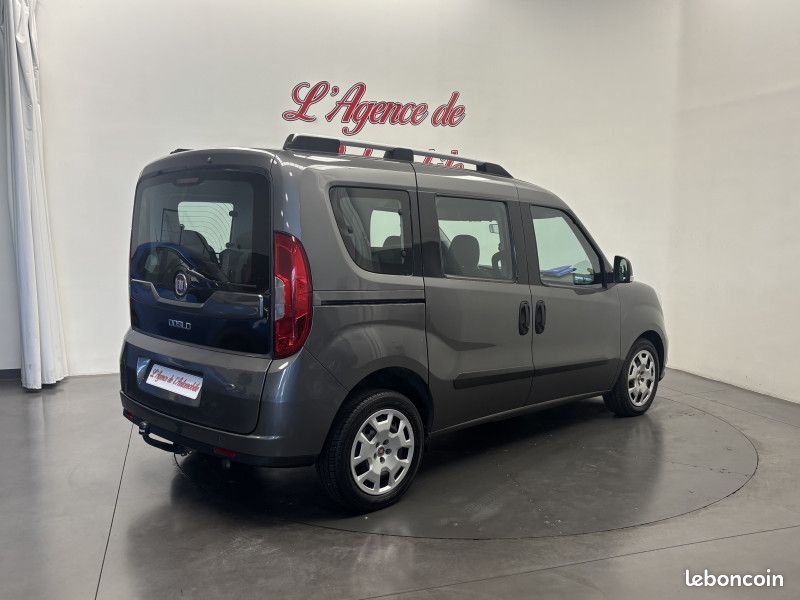 Fiat DOBLO 1.6 jtd 120 ch Lounge 7 places / Climatisation / Attelage / Régulateur / (image 6)