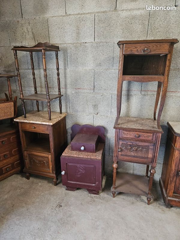 Lot d'anciennes tables de nuit et tables d'appoint (image 3)