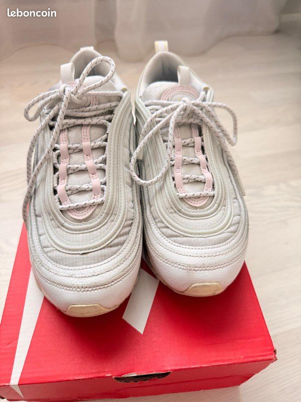 Une paire de basket Nike 97 taille 38 (image 2)