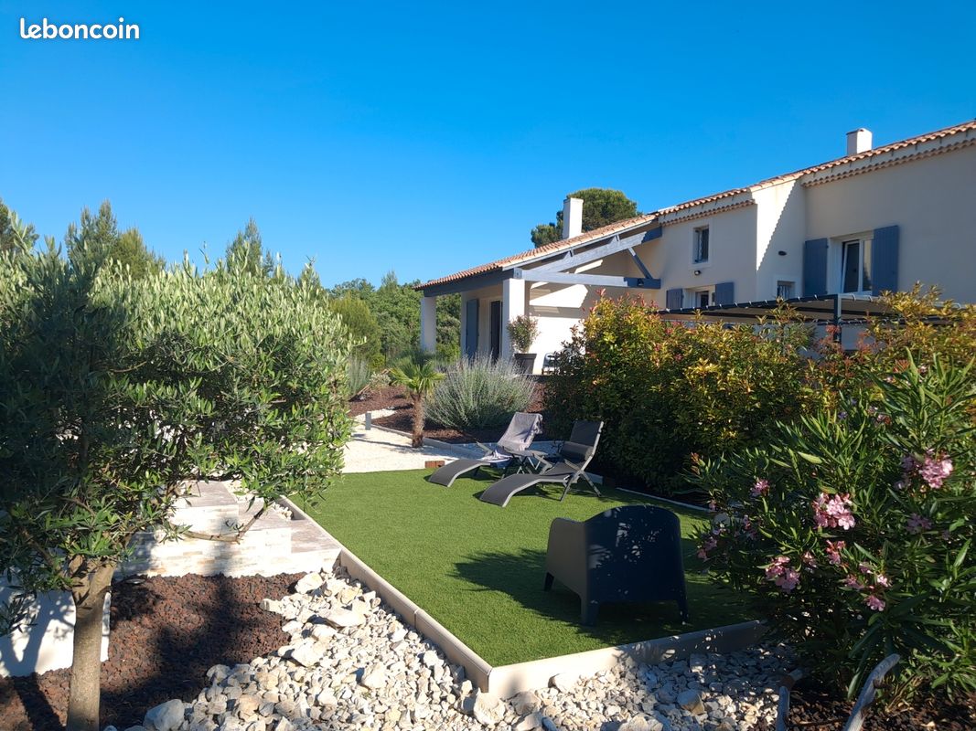 Maison 6 pièces 130 m² · à Châteauneuf-de-Gadagne · 130 m² · 560 000 €