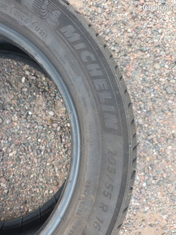Pneus Michelin 205 55 R16 (image 1)