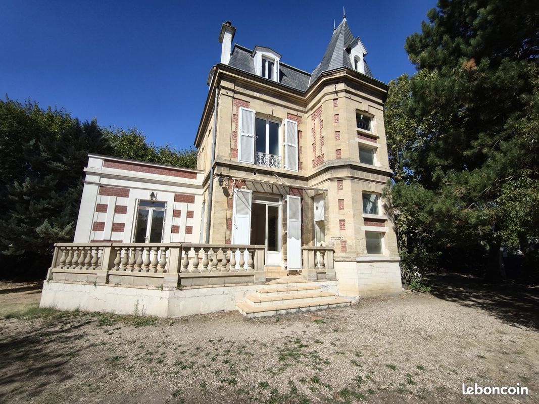 Maison 6 pièces 130 m² · à Croissy-sur-Seine · 130 m² · 3 000 €/mois