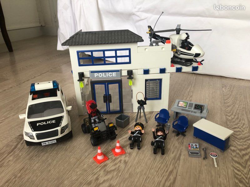 Playmobil 9372 Poste De Police Avec Véhicules - Voiture, Hélicoptère, Quad, 4 Personnages, Effets Son Et Lumière