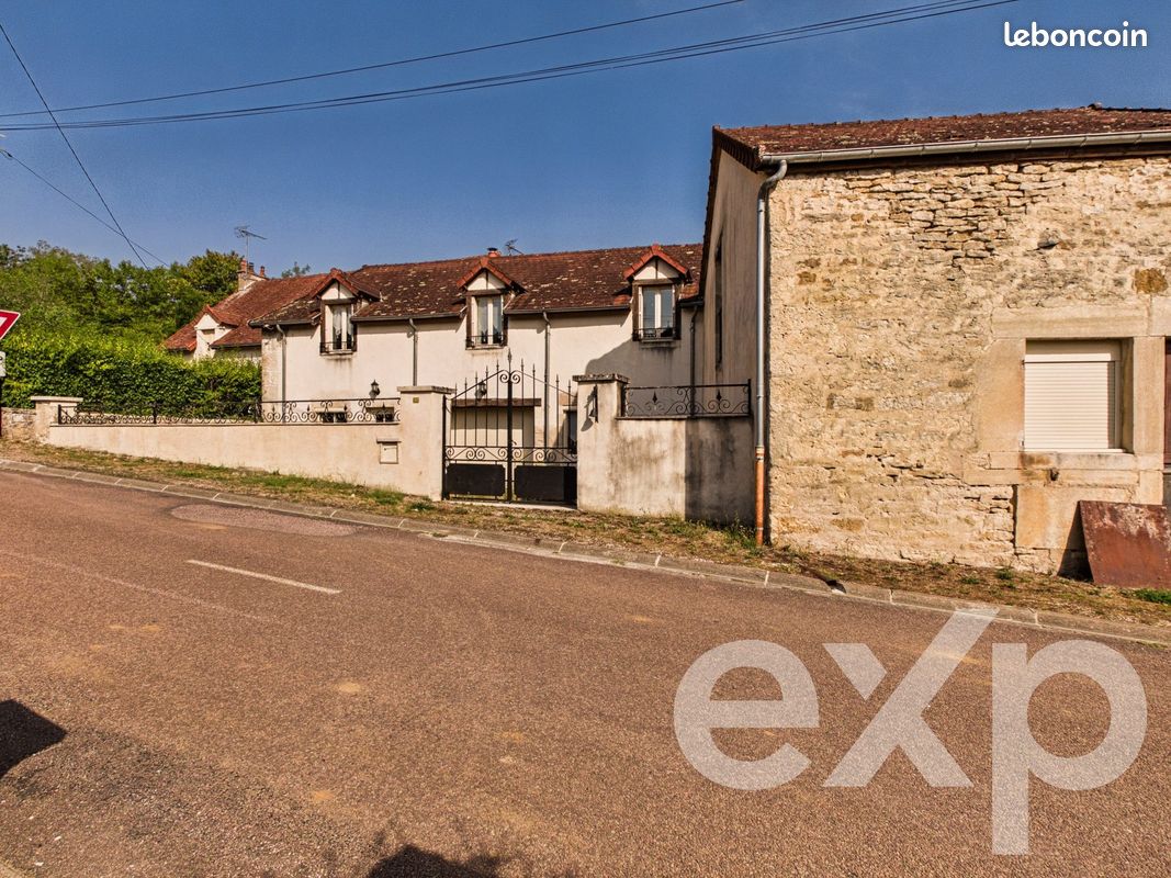 Maison 8 pièces 171 m² · à Brémur-Et-Vaurois · 171 m² · 185 000 €