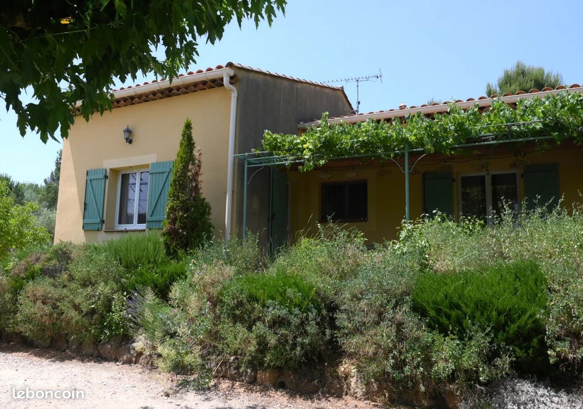 Maison 5 pièces 112 m² · à Saint-Zacharie · 112 m² · 2 000 €