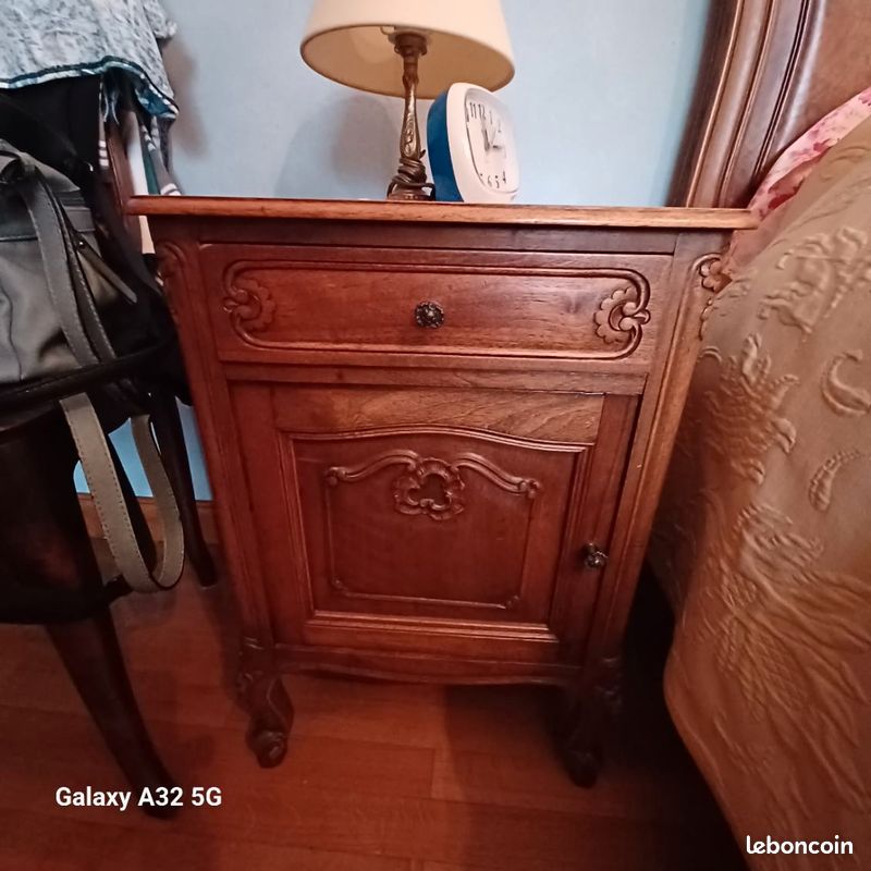 Lit et table de nuit (image 2)