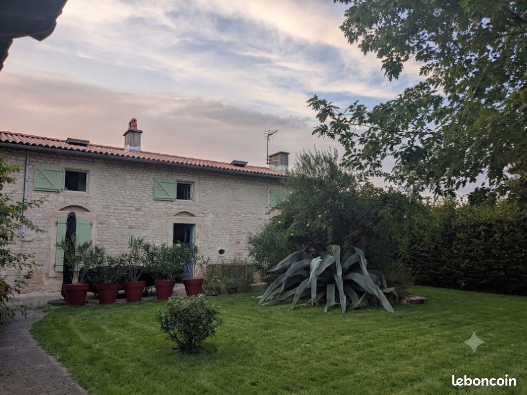 Maison 5 pièces 151 m² · à La Crèche · 151 m² · 320 000 €