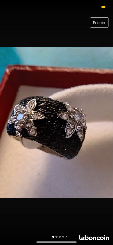Bague Neuve fantaisie diamètre 1,5 cm (image 1)