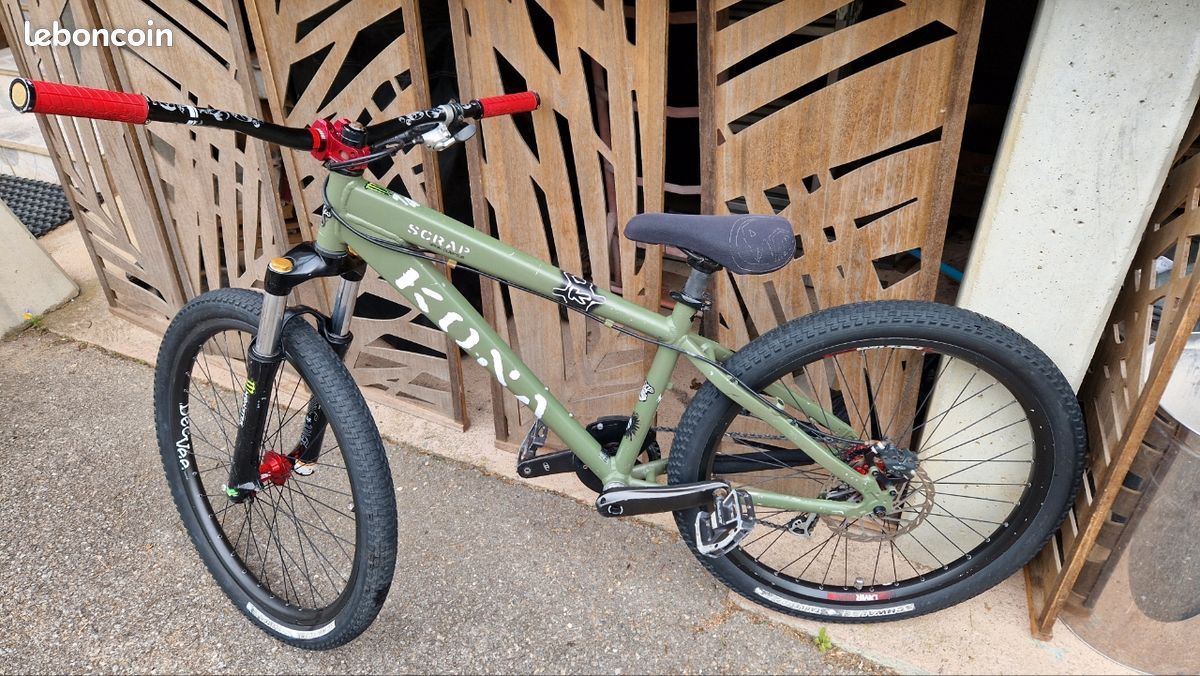 Vend vélo dirt kona scrap Vélos