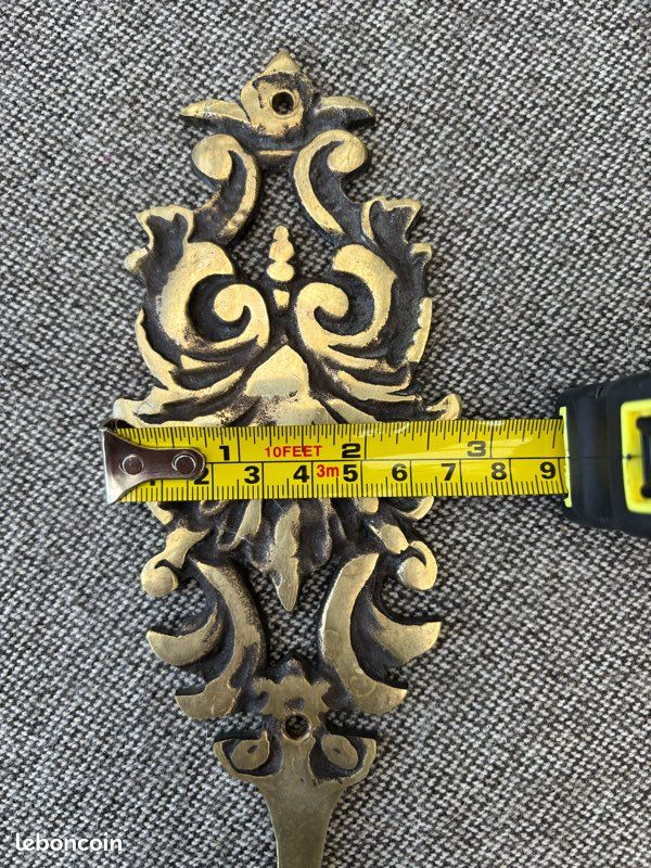 Robinet D'eau Massif Vintage En Laiton - The Antique Fireplace Bank