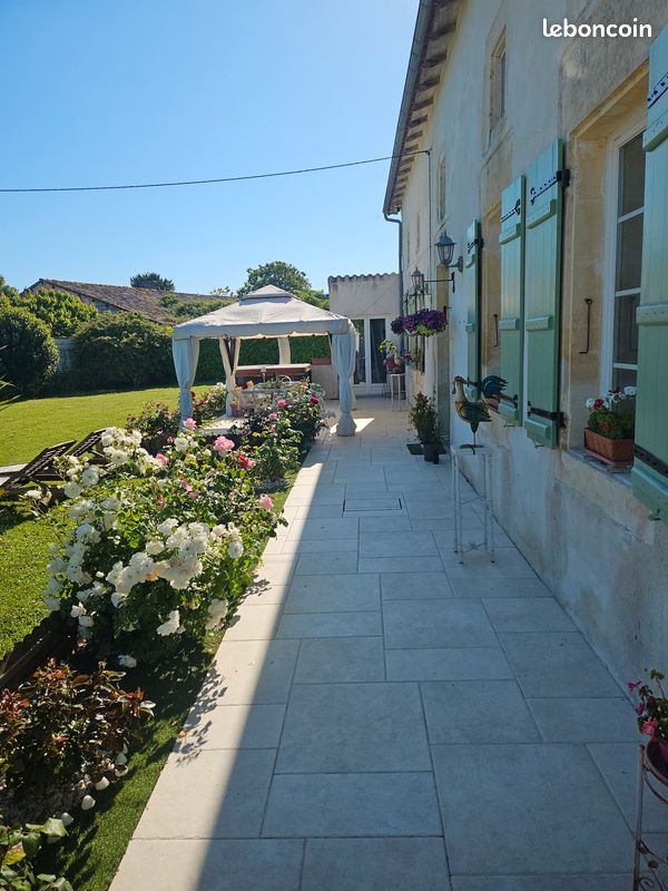 Maison 5 pièces 200 m² · à Fontaines-d'Ozillac · 200 m² · 340 000 €