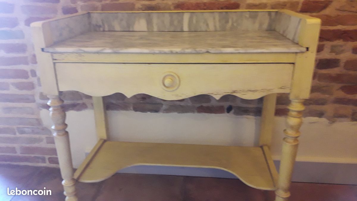 Coiffeuse peinte (image 1)