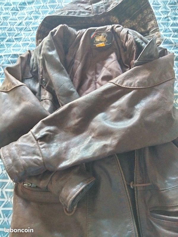 Blouson cuir. Capuche amovible (image 3)