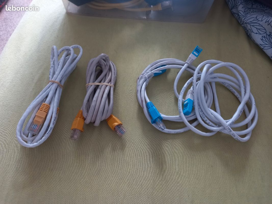 Câbles ethernet et téléphoniques (image 1)