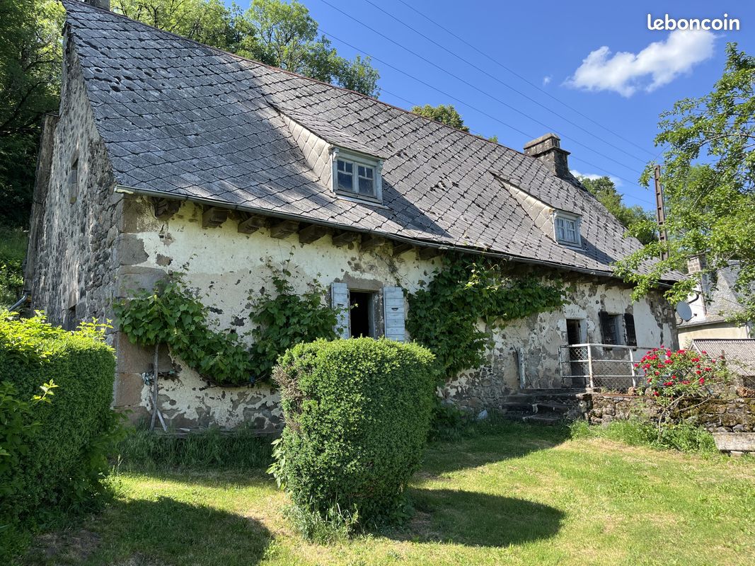 Maison 4 pièces 180 m² · à Ally · 180 m² · 76 000 €