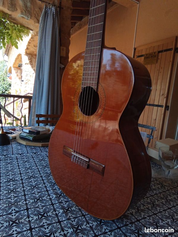 Vieille guitare classique (image 2)