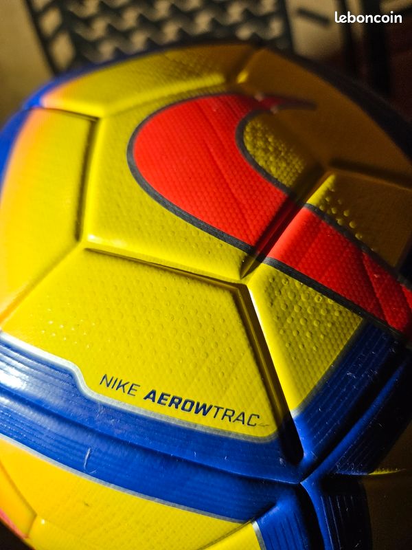 BALLON MATCH OFFICIEL NIKE football – Prix neuf 140 – 60 (image 2)