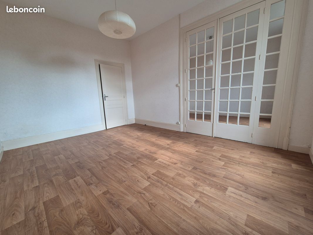 Appartement 4 pièces 57 m² · à Montluçon · 57 m² · 450 €