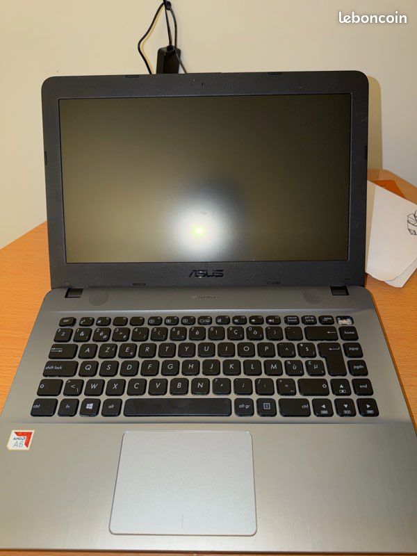PC Portable ASUS 17” Full HD – AMD A6 / 4Go / 128Go – Bon état (image 1)