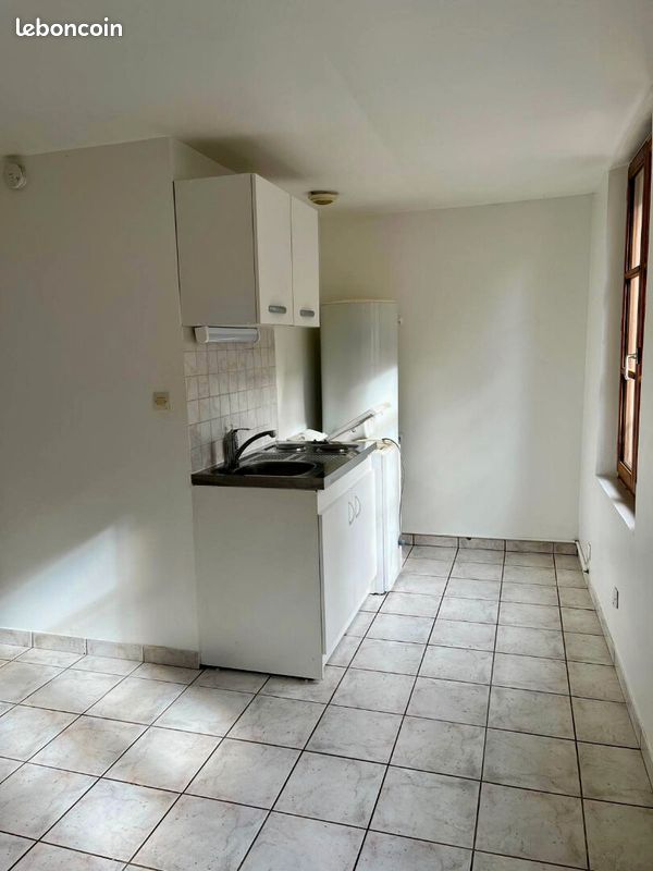 Appartement 1 pièce 25 m² · à Nogent-le-Roi · 25 m² · 350 €/mois