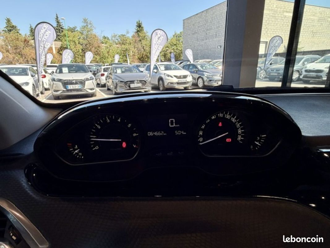 PEUGEOT 208 1.2 82ch BVM5 Style faible kilometrage (image 14)