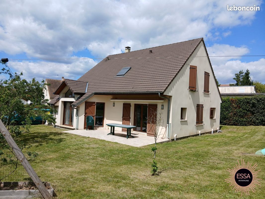 Maison 7 pièces 151 m² · à Breuil-Bois-Robert · 150,8 m² · 2 100 €/mois
