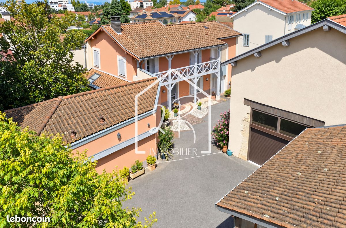Maison 6 pièces 210 m² · à Saint-Priest · 210 m² · 790 000 €