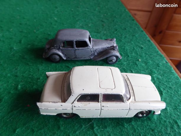 Dinky Toys Peugeot 404 Crème - Réf 533 - Avec Vitres - Échelle 1:43 - Occasion