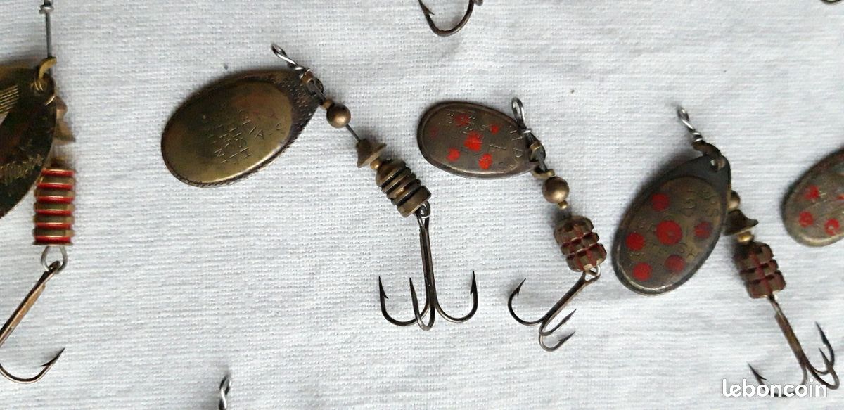 Lot six cuilleres anciennes R D C Galerie arts Africains Masques etc