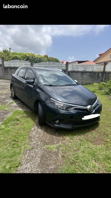 Toyota Auris (image 1)