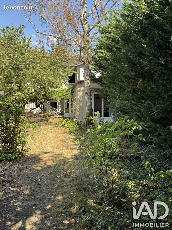 Maison 9 pièces 196 m² · à Moulins · 196 m² · 275 000 €