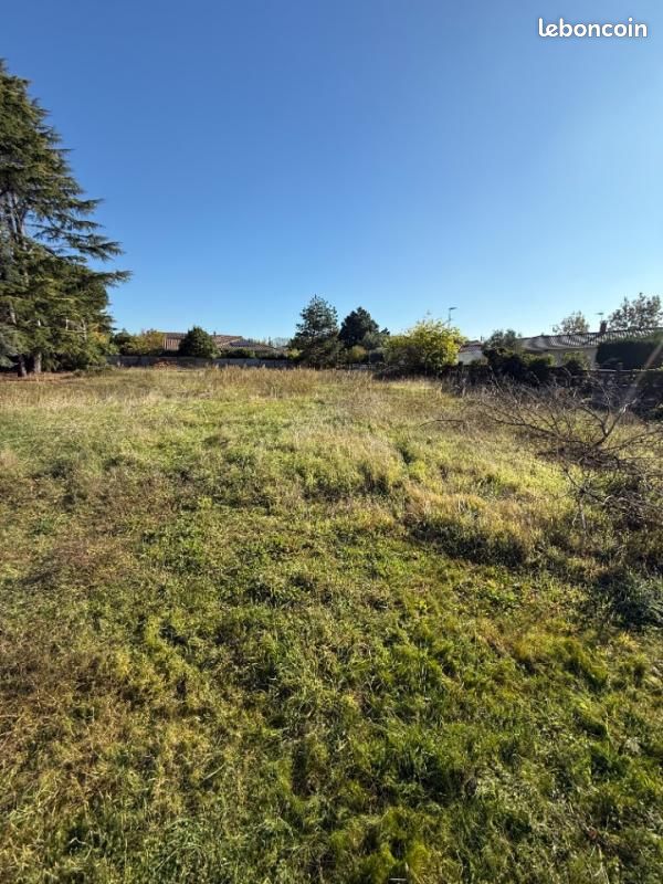 Terrain 1051 m² · à Eysines · 267 225 €