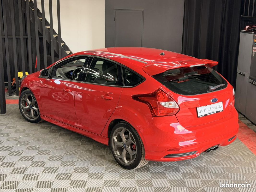 FORD FOCUS ST 2.0 SCTi EcoBoost 250 / Révisé - Pneus & Embrayage neuf (image 2)