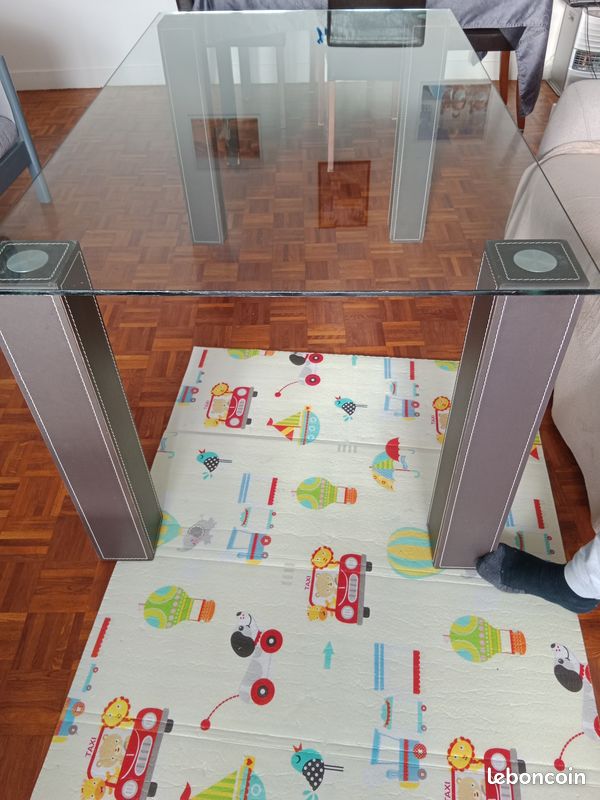 Table en verre (image 1)