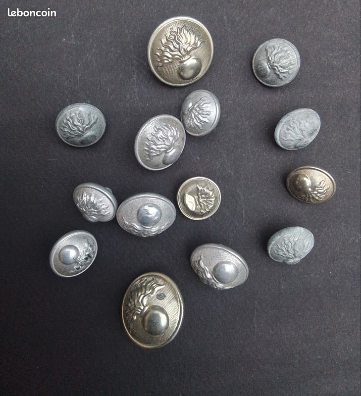 Bouton Ancien Vintage - Métal Gris Argenté Alvéolé - Pour Couture Ou Collection - Occasion (France)