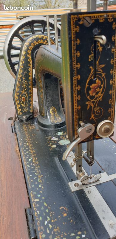 Ancienne machine à coudre (image 3)