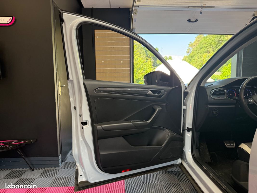 VOLKSWAGEN T-ROC 1.5 TSI 150 EVO Start/Stop DSG7 Carat Exclusive / Entretien Exclusif Volkswagen / Toit Ouvrant (image 40)
